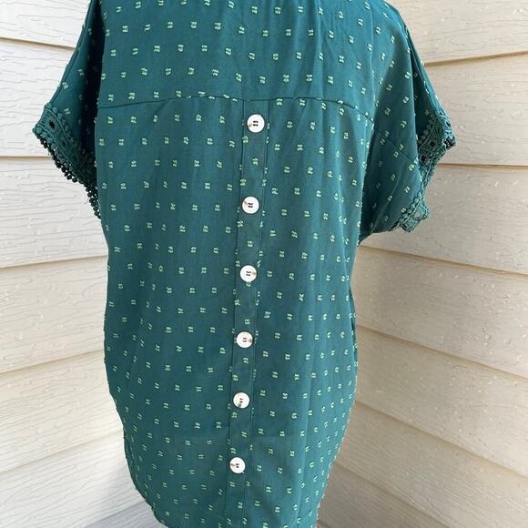 Blouse, green short sleeve, accent buttons down back, women's size L - Picture 4 of 8
